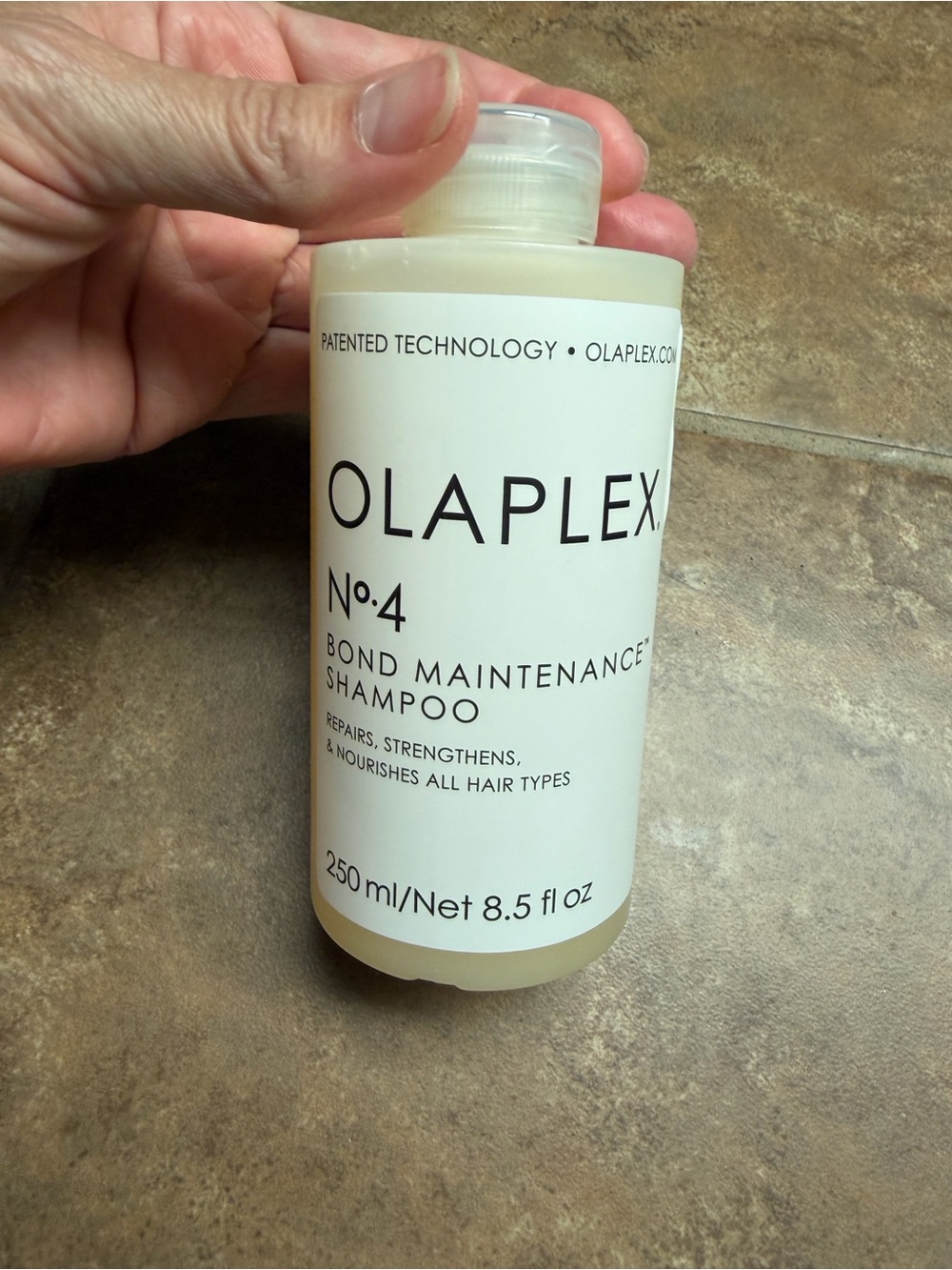 OLAPLEX No.4 Bond Maintenance Shampoo – Cream/White Bottle
